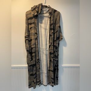 Torrid camo sprint super soft hooded tunic/cardigan with pockets